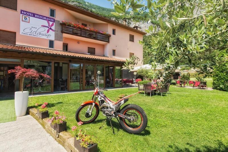 Hotel Ciclamino Pietramurata Bagian luar foto
